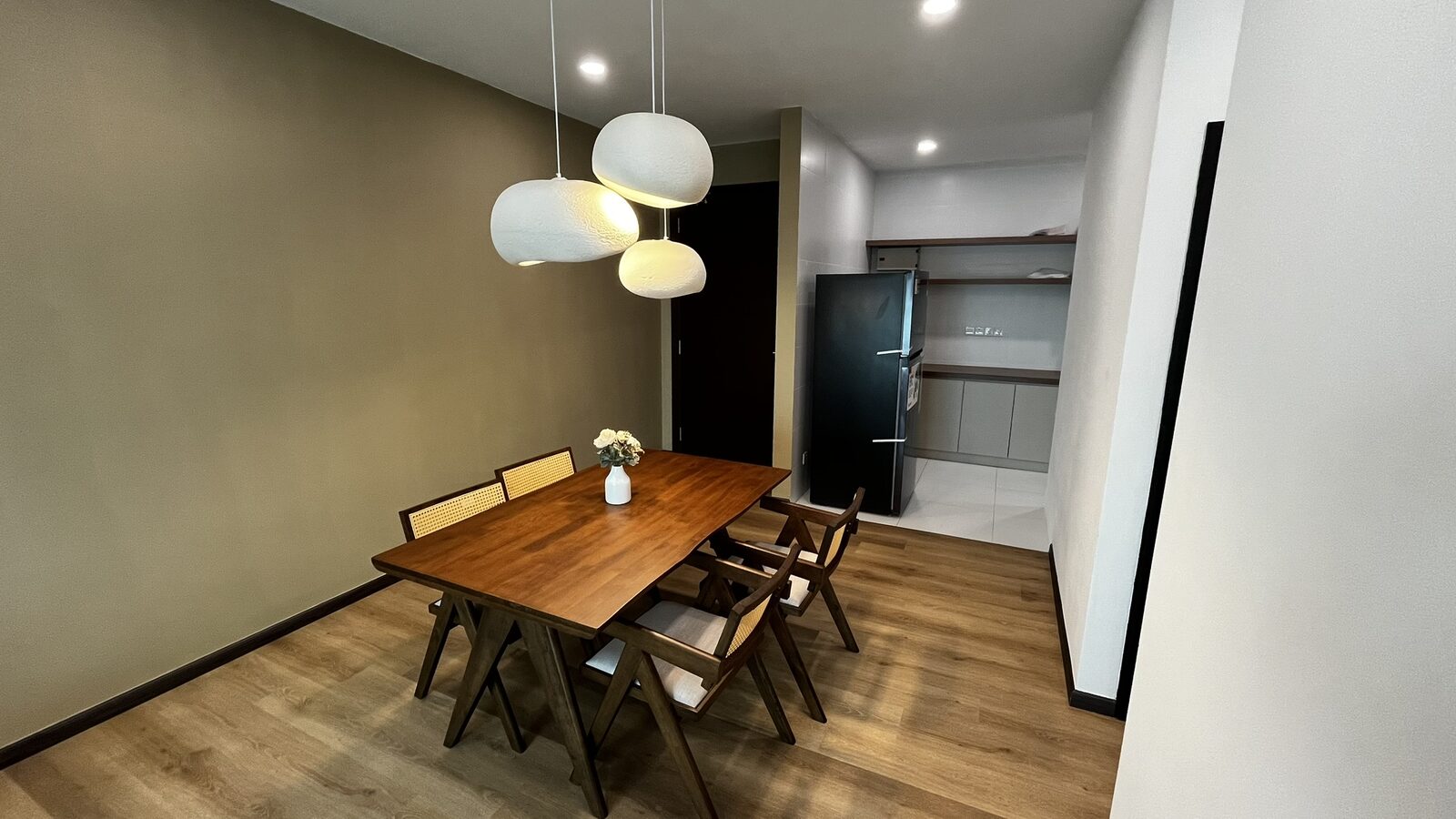 Dining with Pendant Lights